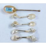 A mother of pearl caviar set including serving spoon + 4 individual spoons.