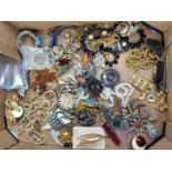 A selection of various vintage costume jewellery, gilt chains, brooches etc