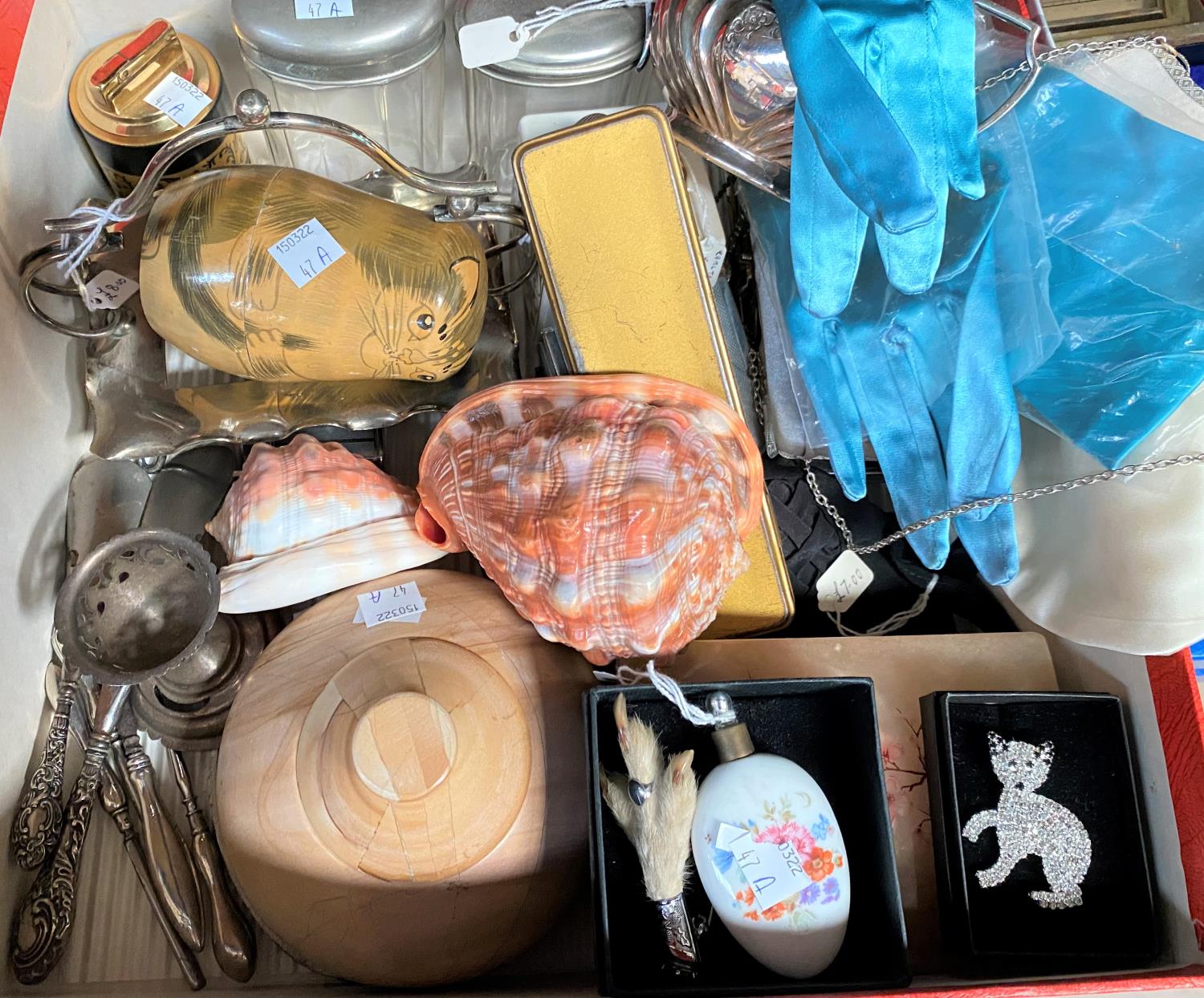 A selection collectors items/bric-a-brac:  evening bags; cigarette lighters; vesta cases; silver