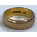 A 9ct hallmarked gold wedding ring, 4.9gm, size M