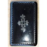 A small lacquer snuff box with silver inlay, 3 cm