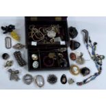 A good selection of Victorian and later jewellery combs in gilt and silver forms etc.
