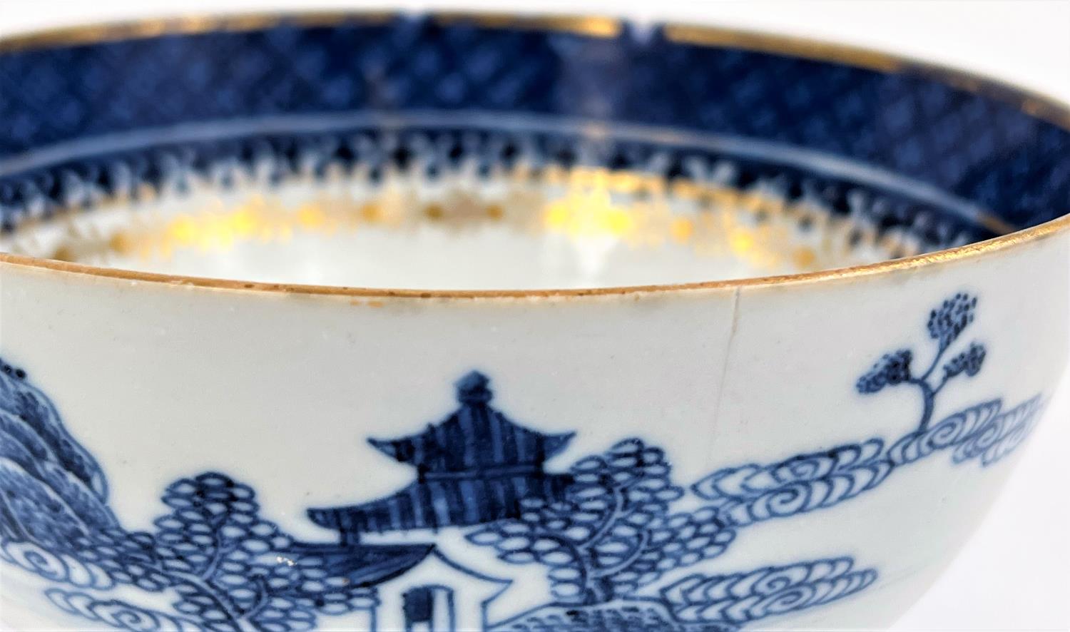 An 18th century Chinese gilt highlighted blue and white bowl, 14.5cm - Image 3 of 6