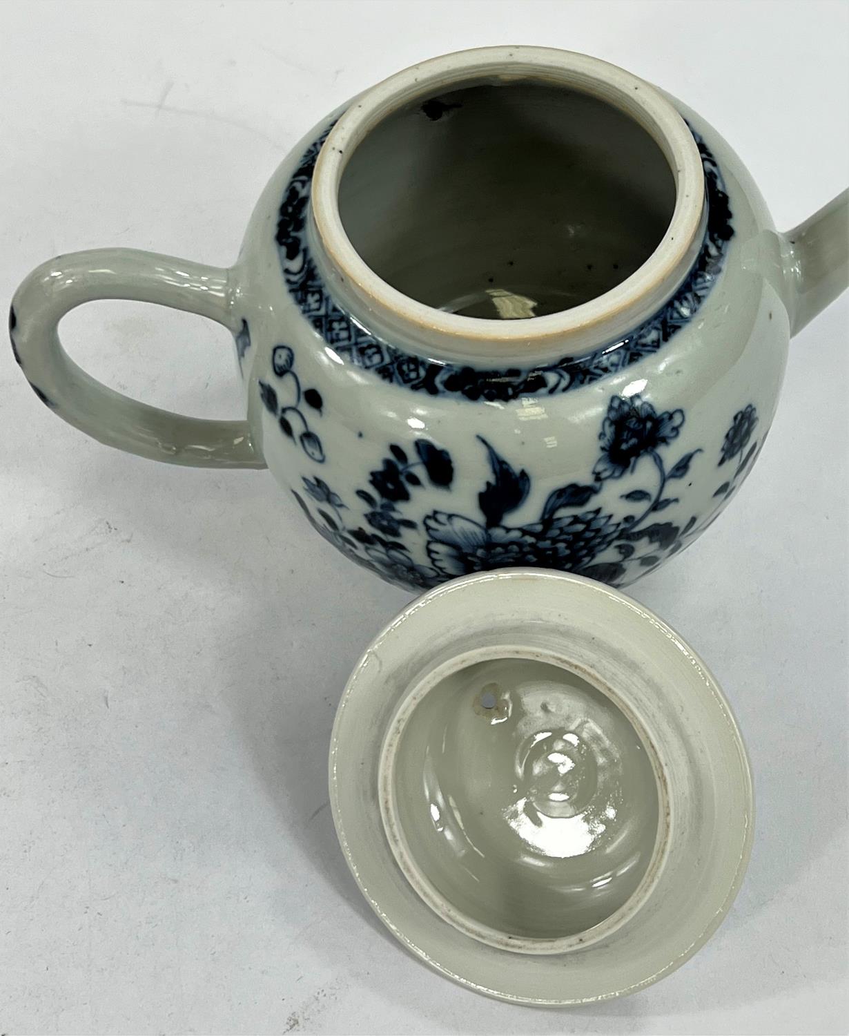 A Chinese 18th century blue and white teapot, length 18.5cm (a chip to the spout) - Image 2 of 4