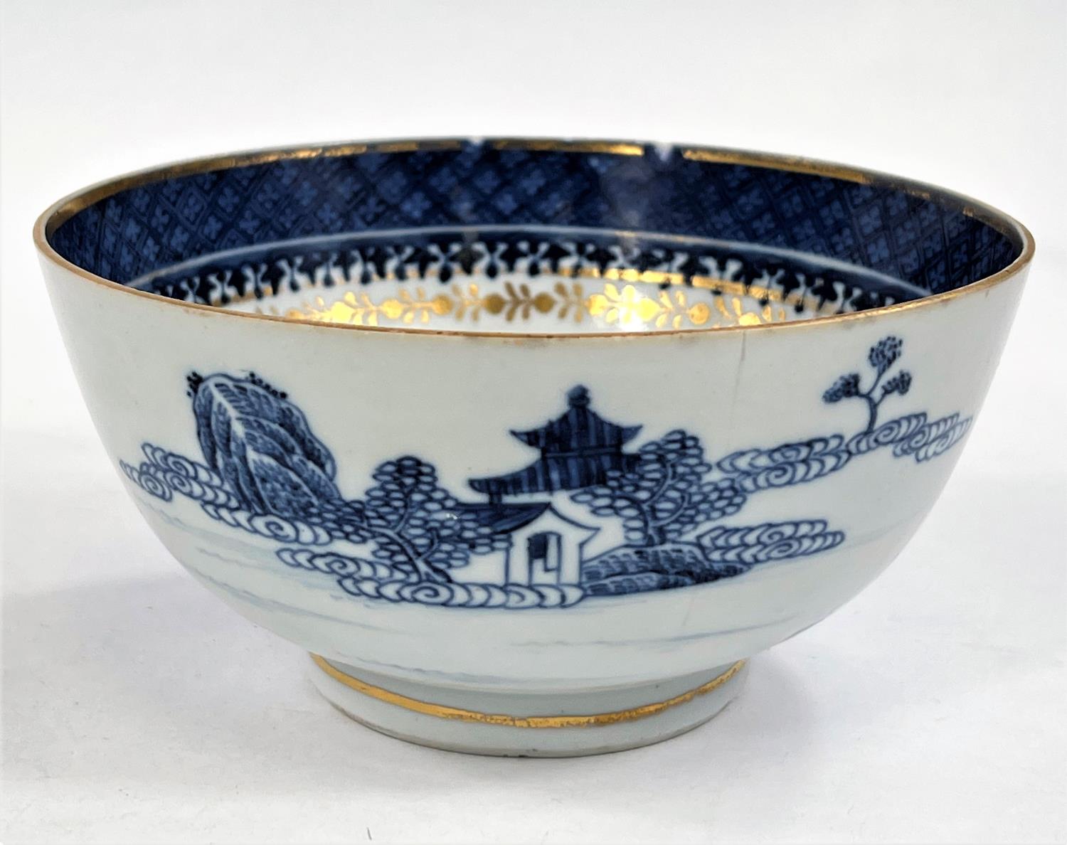 An 18th century Chinese gilt highlighted blue and white bowl, 14.5cm