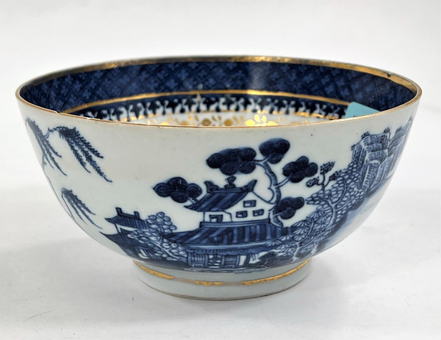 An 18th century Chinese gilt highlighted blue and white bowl, 14.5cm - Image 2 of 6