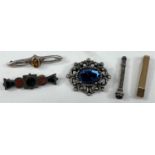 A silver gilt tie pin and a small selection of brooches etc.