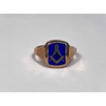 A 9 carat hallmarked gold swivel signet ring with enamelled masonic emblem to one side, 7 gm