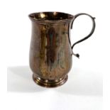 A Georgian hallmarked silver baluster half pint mug on circular foot, London 1769, 3.5oz/109gm