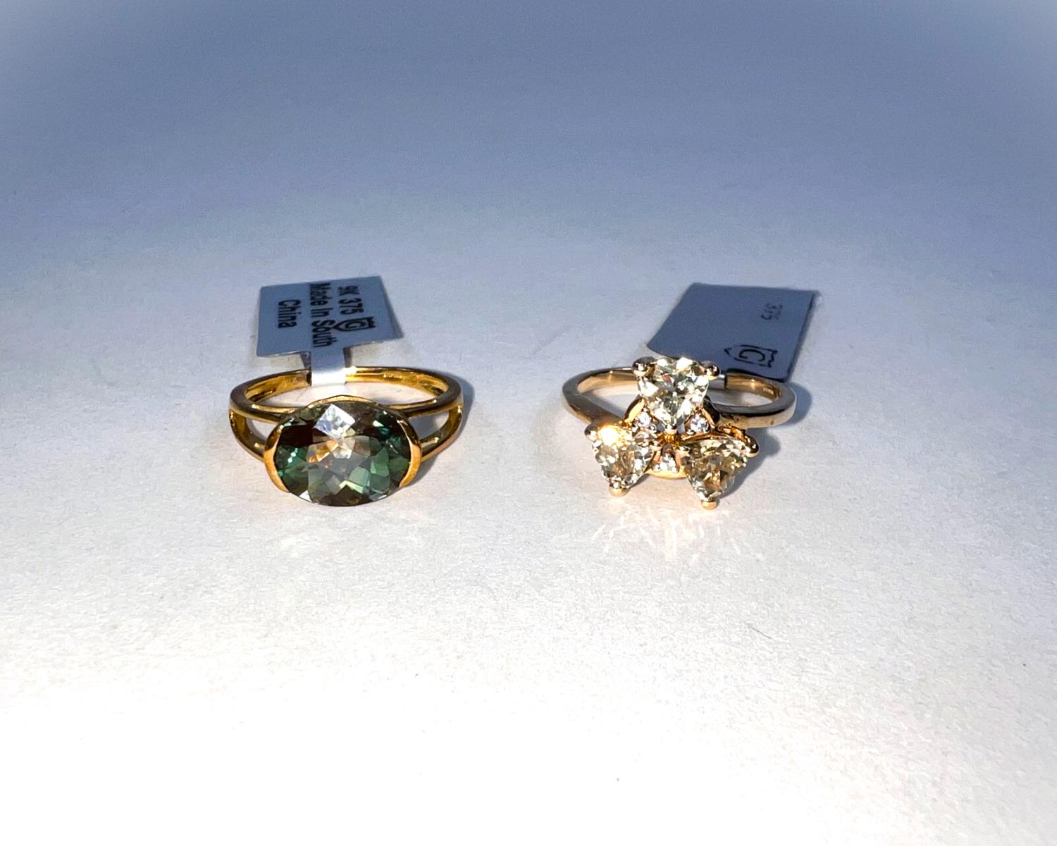 2 9 carat hallmarked gold dress rings, 1 set with green oval colour change Andesine 2.26 carats,