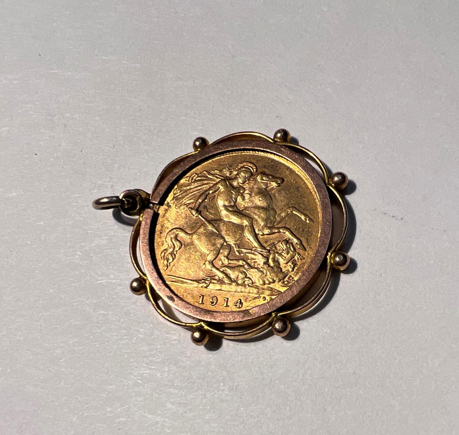 A George V 1914 half sovereign in clip on pendant mount, 5.33gm gross - Image 2 of 2