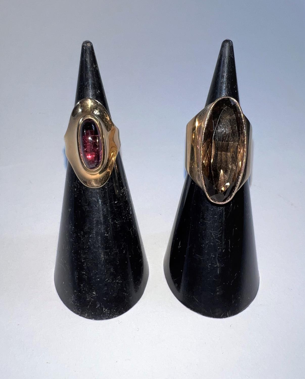 A 9 carat hallmarked gold lady's dress ring with broad shank and inset elongated oval smoky quartz