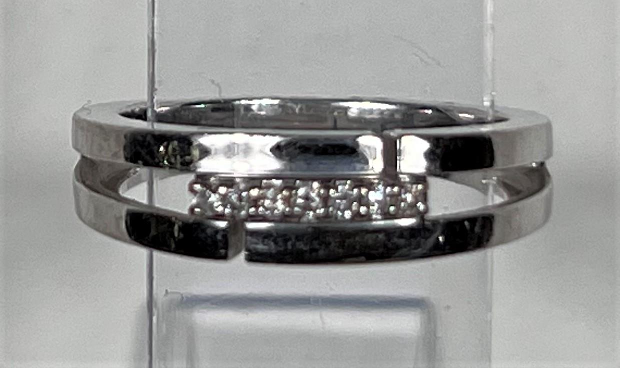 A white gold half eternity ring set 7 diamonds, 2.7 gm