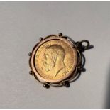 A George V 1914 half sovereign in clip on pendant mount, 5.33gm gross