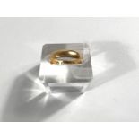 A barrel shaped 22 carat hallmarked gold wedding ring, 4.9gm
