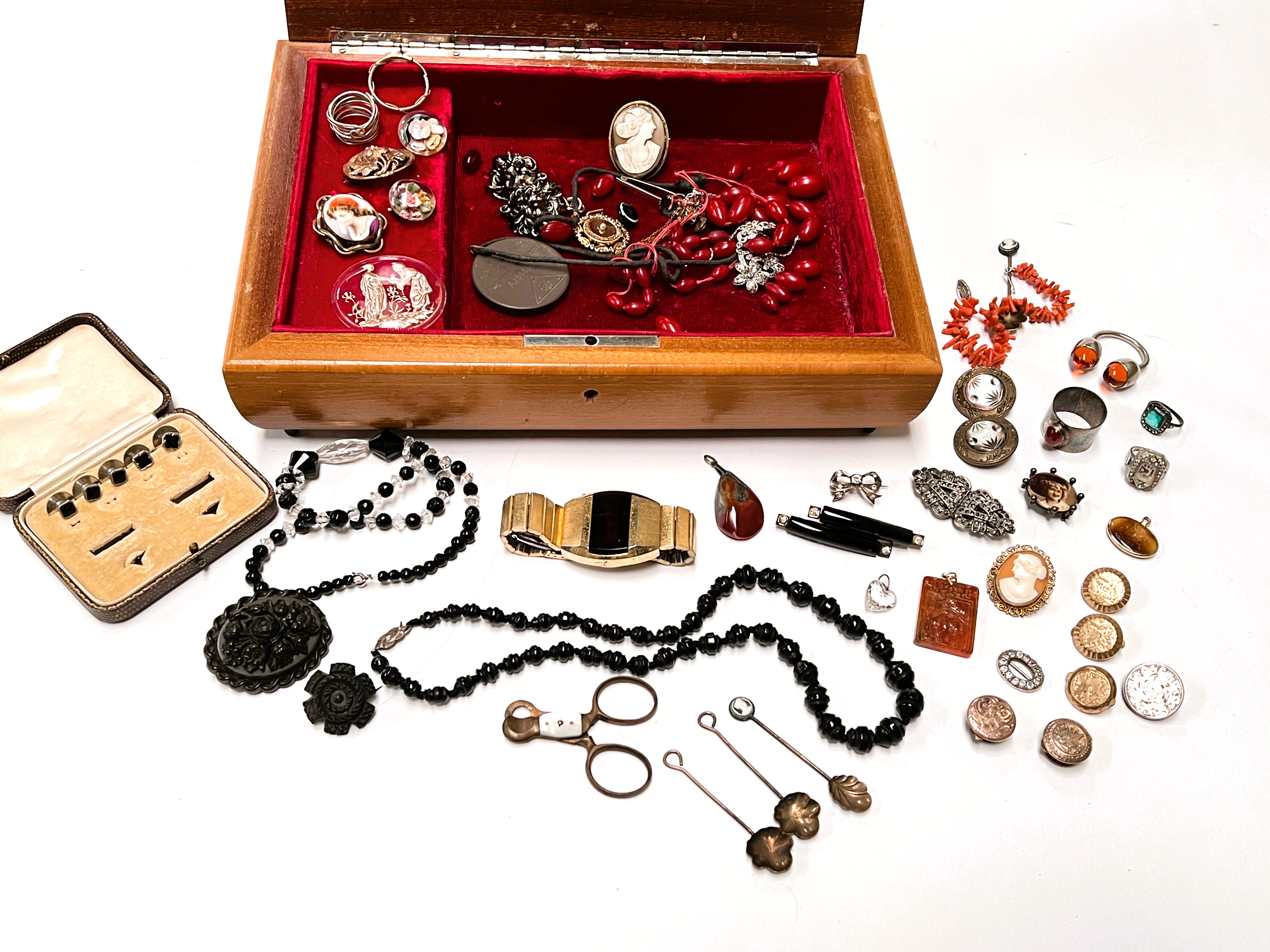 A selection of vintage costume jewellery etc.