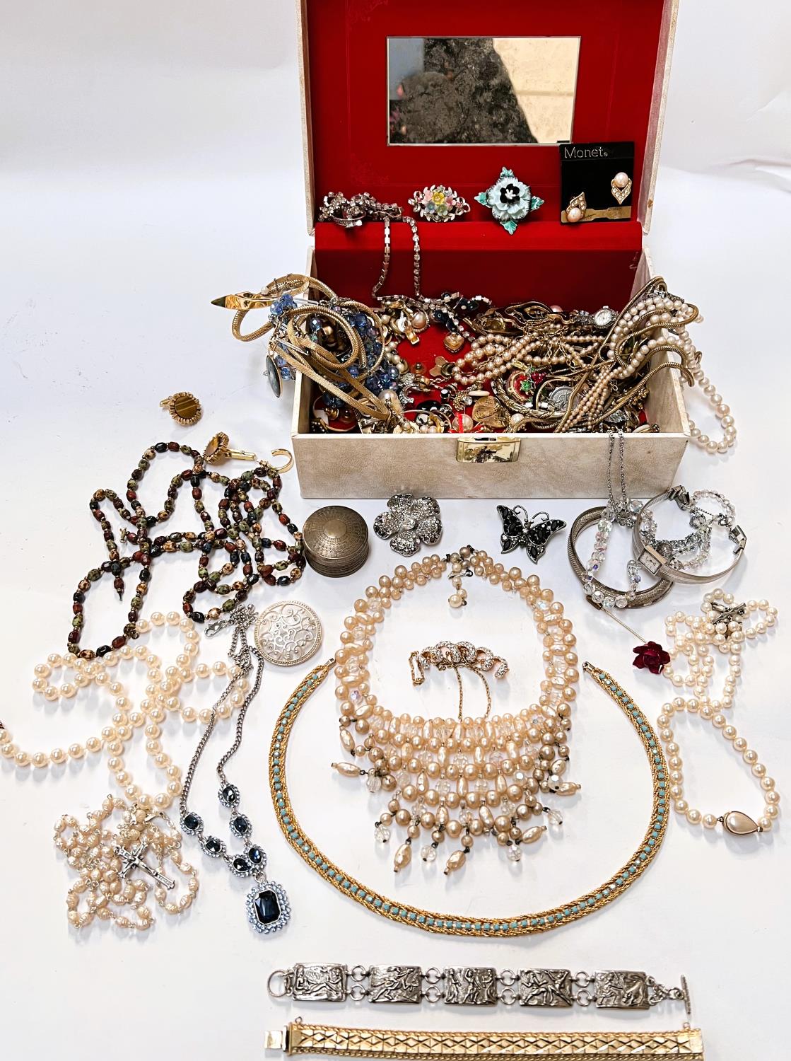 A selection of costume jewellery in jewellery box including pearl necklaces, diamante, beads etc