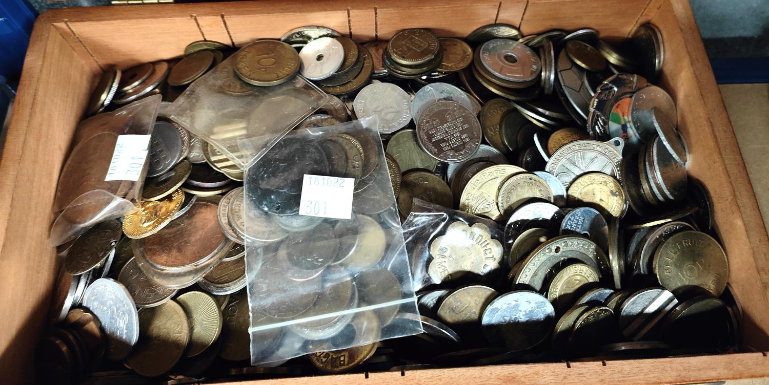 A quantity of tokens, approx. 3kg