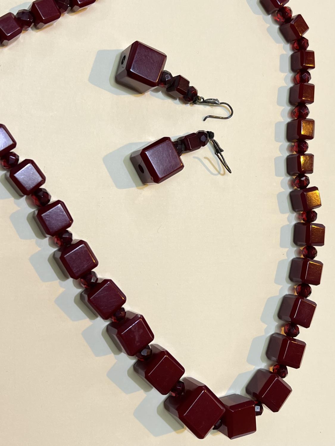 A cherry amber Bakelite necklace of graduating cube form with clear faceted beads between and a - Image 2 of 4