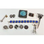 An Art Nouveau set of 4 silver buttons; a Victorian agate set brooch; a blue enamel and white