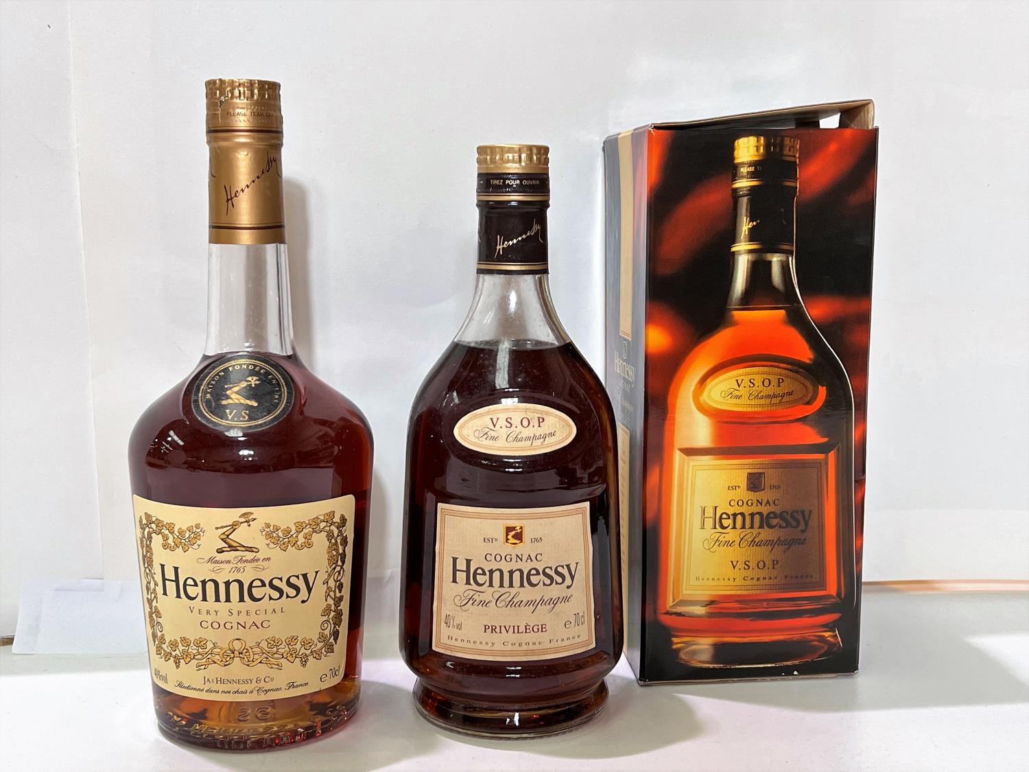 A 70cl bottle of Hennessy Fine Champagne Privilege Cognac, boxed; a 70cl  bottle of Hennessy Very