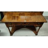 A mid 20th century oak side/serving table in the American colonial style with 5 drawers, on turned