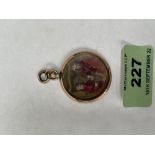 A 9ct photograph frame pendant. 32mm diam