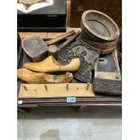 A tray of miscellaneous treen objects