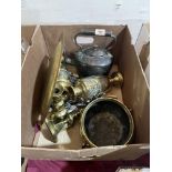 A box of brassware and other metalware