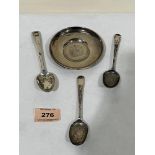 An Elizabeth II silver commemorative dish, 3½' diam, together with three silver teaspoons. 3ozs