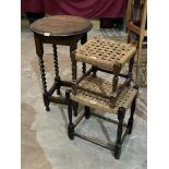 An oak barleytwist occasional table and two stools (3)