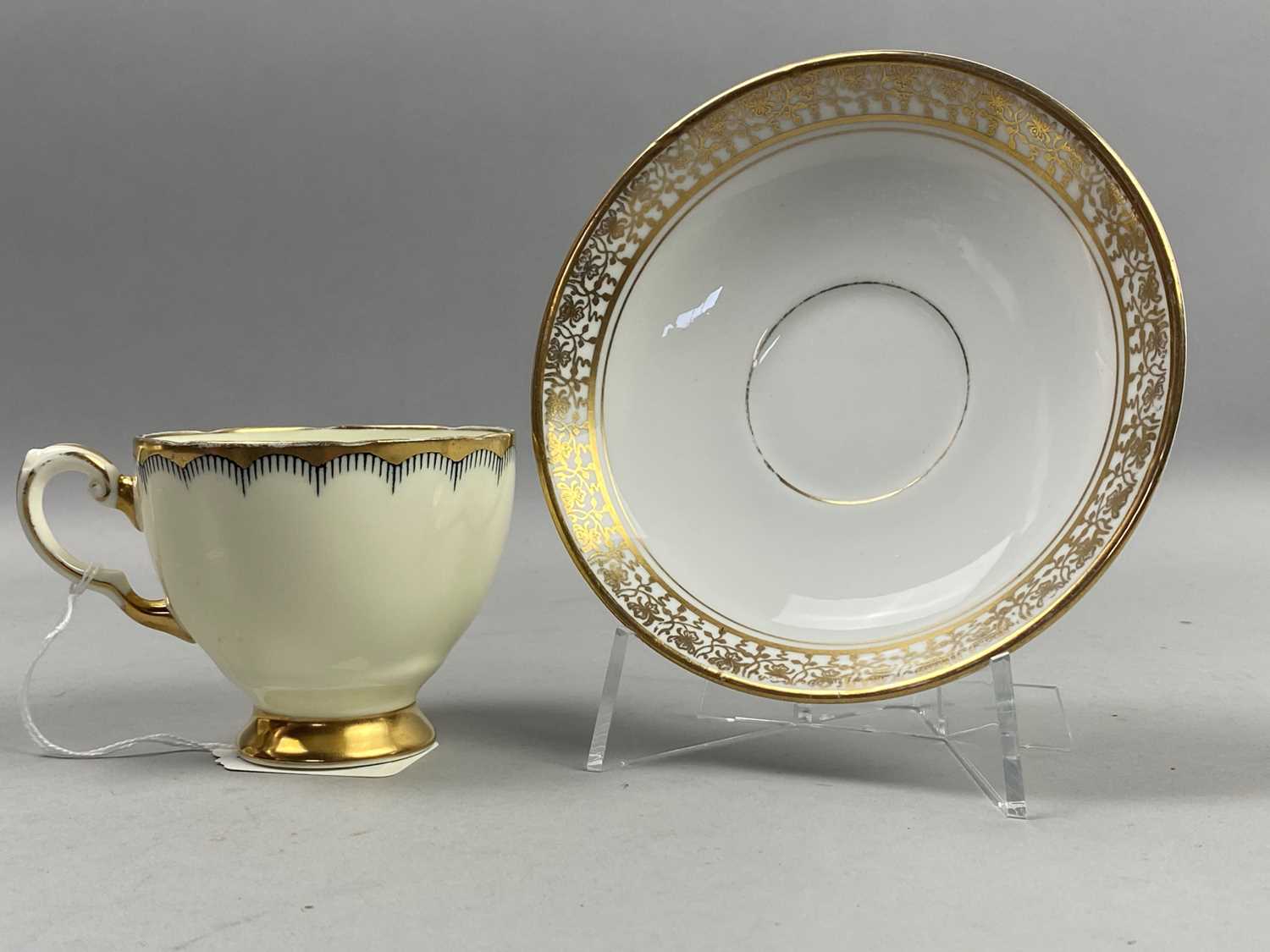 A TUSCAN PART TEA SERVICE AND OTHER TEA WARE