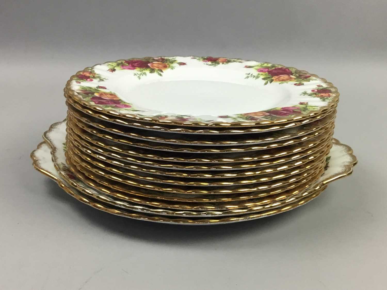 AN EXTENSIVE GROUP OF ROYAL ALBERT 'OLD COUNTRY ROSES' TEA AND DINNER WARE - Image 7 of 7