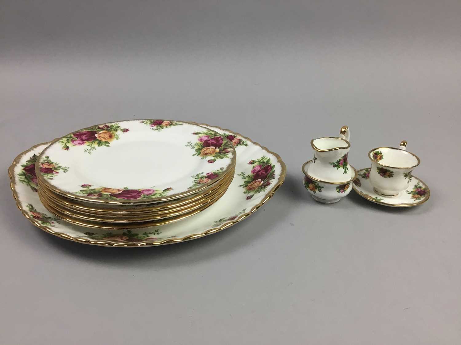 A ROYAL ALBERT OLD COUNTRY ROSES TEA SERVICE - Image 3 of 4