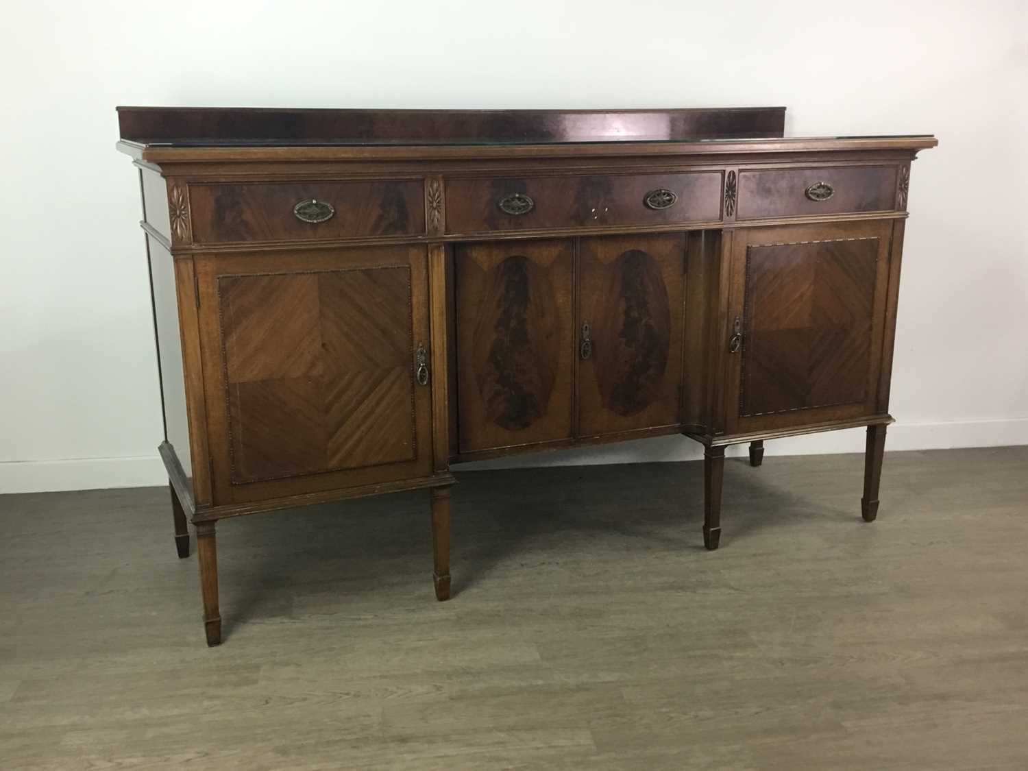 A 20TH CENTURY MAHOGANY SIDEBOARD