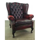 A 20TH CENTURY WING BACKED ARMCHAIR