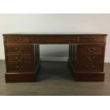 AN EARLY 20TH CENTURY MAHOGANY PEDESTAL WRITING DESK