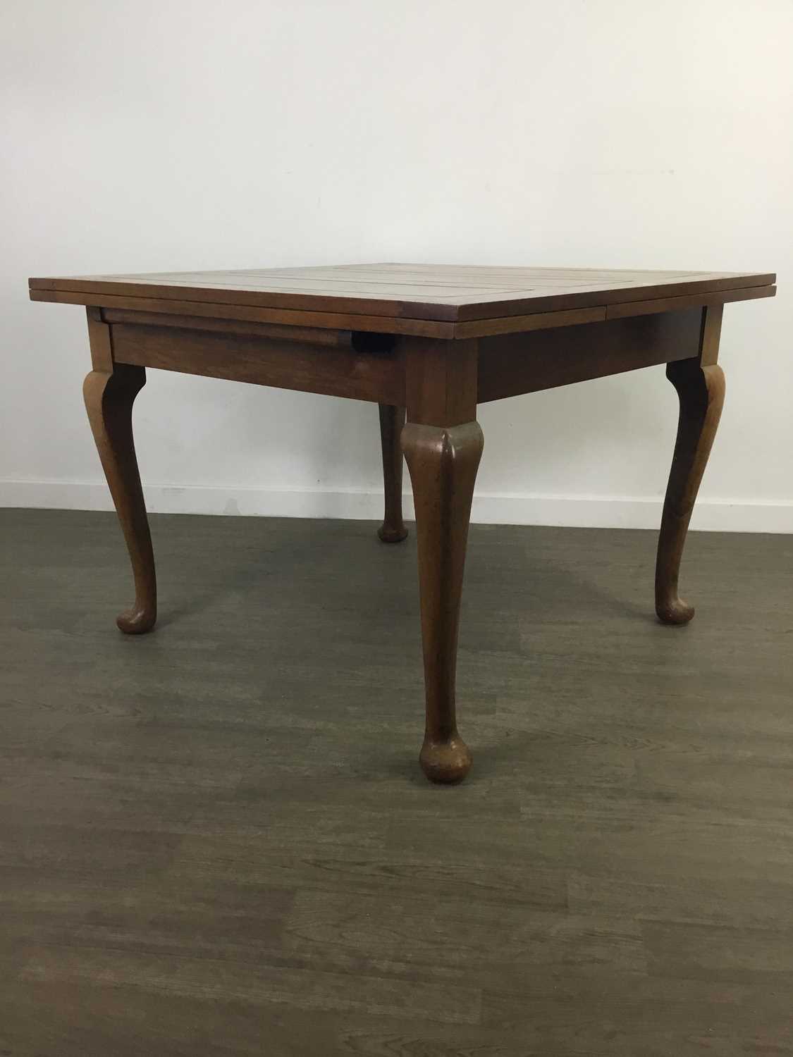 A WALNUT PULLOUT EXTENDING DINING TABLE WITH FOUR CHAIRS