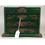 A CHINESE GREEN LACQUER JEWEL CHEST