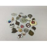 A COLLECTION OF BADGES, BUTTONS AND COINS