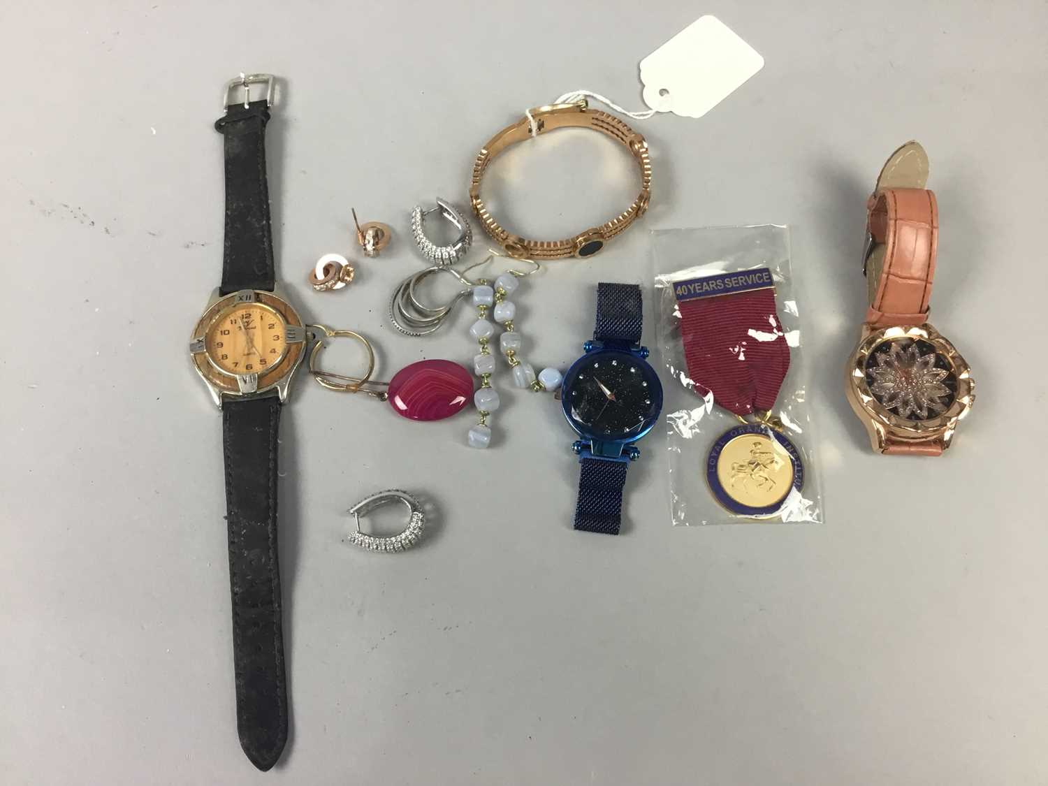 A LOT OF WATCHES AND JEWELLERY - Image 2 of 2