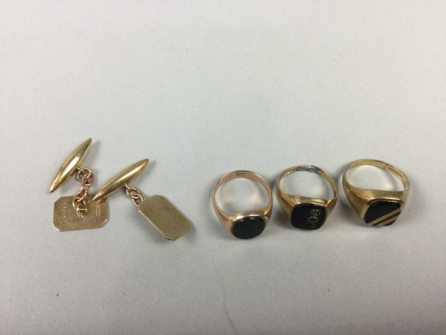 THREE NINE CARAT GOLD SIGNET RINGS - Image 2 of 3