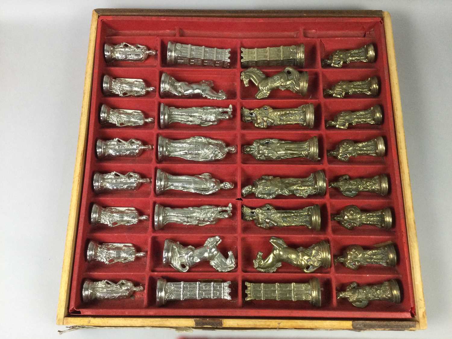 A CAST METAL FIGURAL CHESS SET - Image 2 of 2