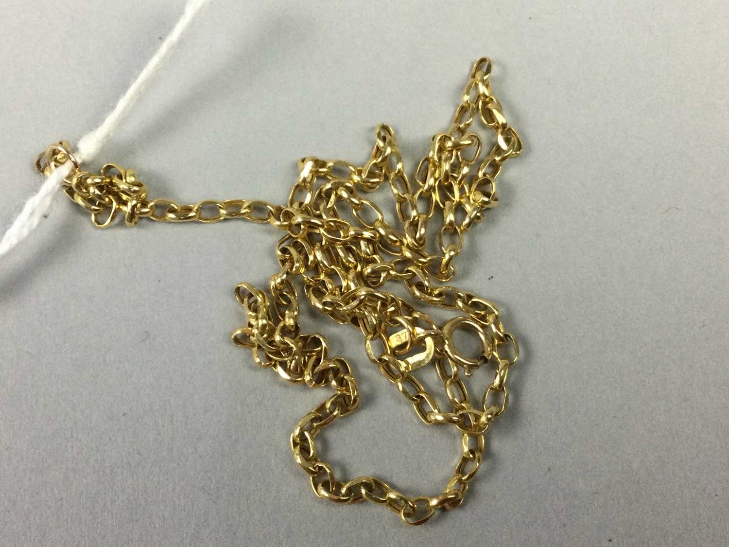 A NINE CARAT GOLD BELCHER LINK NECK CHAIN