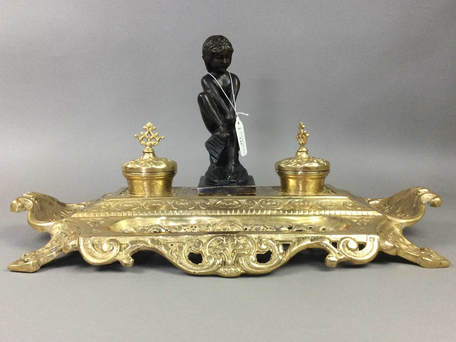 A REPRODUCTION CAST BRASS DESK STAND IN THE FRENCH TASTE