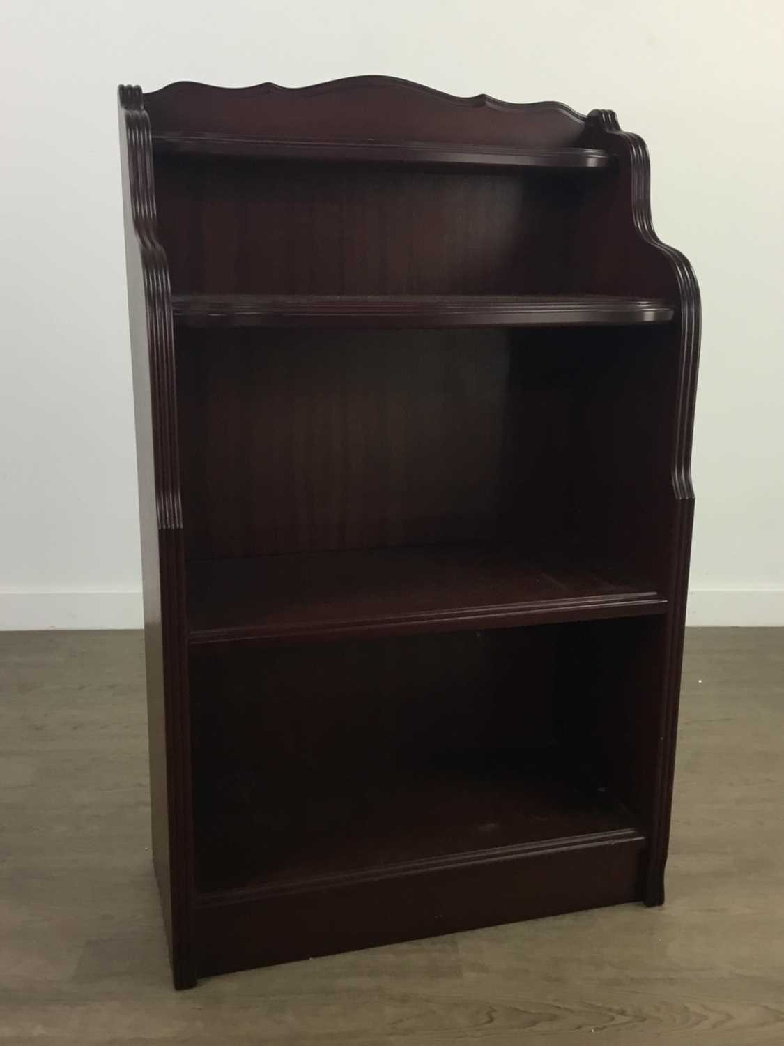 A MODERN MAHOGANY EFFECT OPEN BOOKCASE