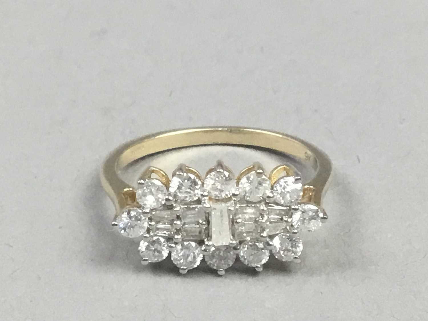 A DIAMOND CLUSTER RING - Image 2 of 2