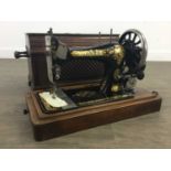 AN EARLY 20TH CENTURY SINGER SEWING MACHINE