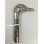 A VICTORIAN SILVER PARASOL HANDLE