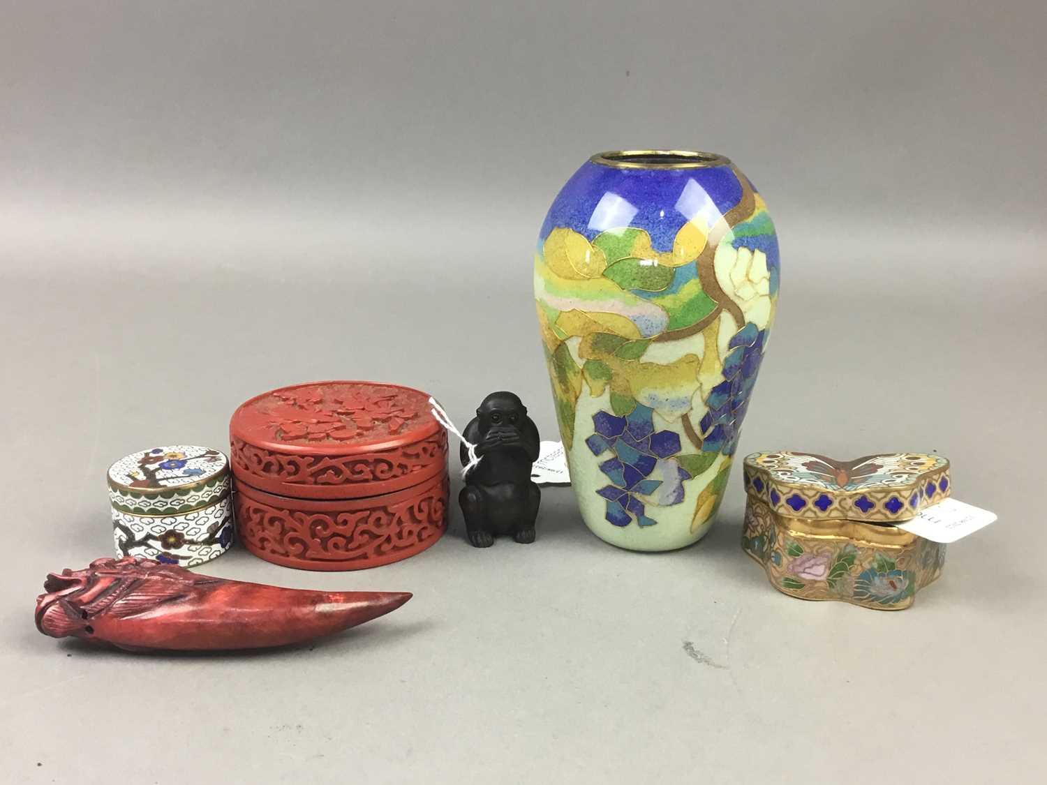 A CHINESE CLOISONNE VASE AND FURTHER CHINESE AND JAPANESE ITEMS - Image 2 of 2